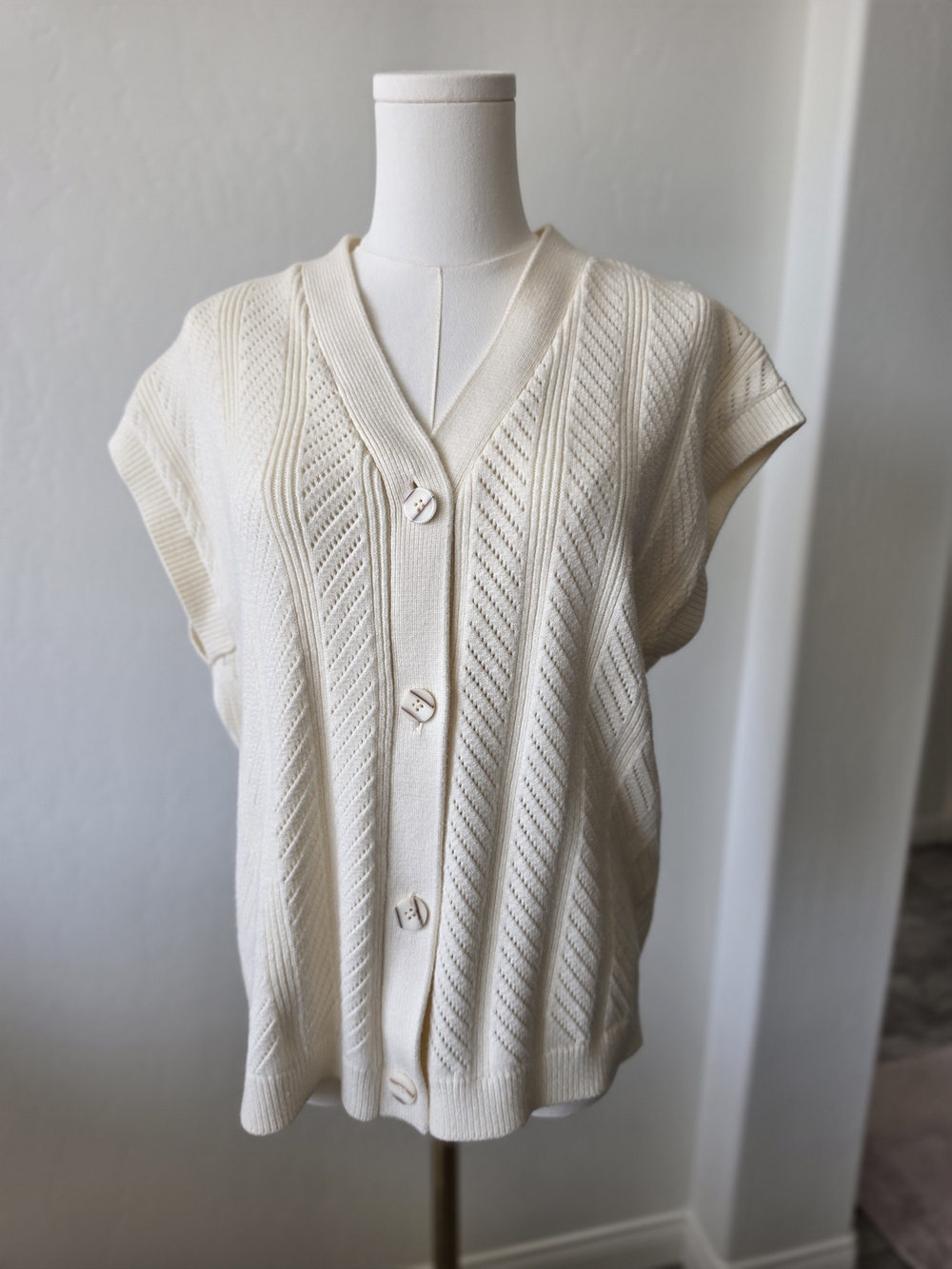 Liverpool Los Angeles Button-Front Knit Vest-Cream-Large